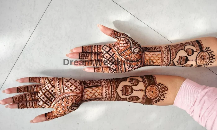 Mehndi artist sweety